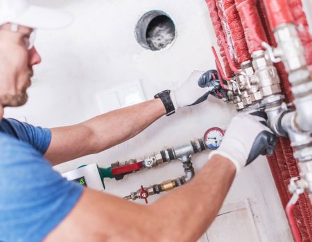 professional-plumber-work-PZMCK4M.jpg